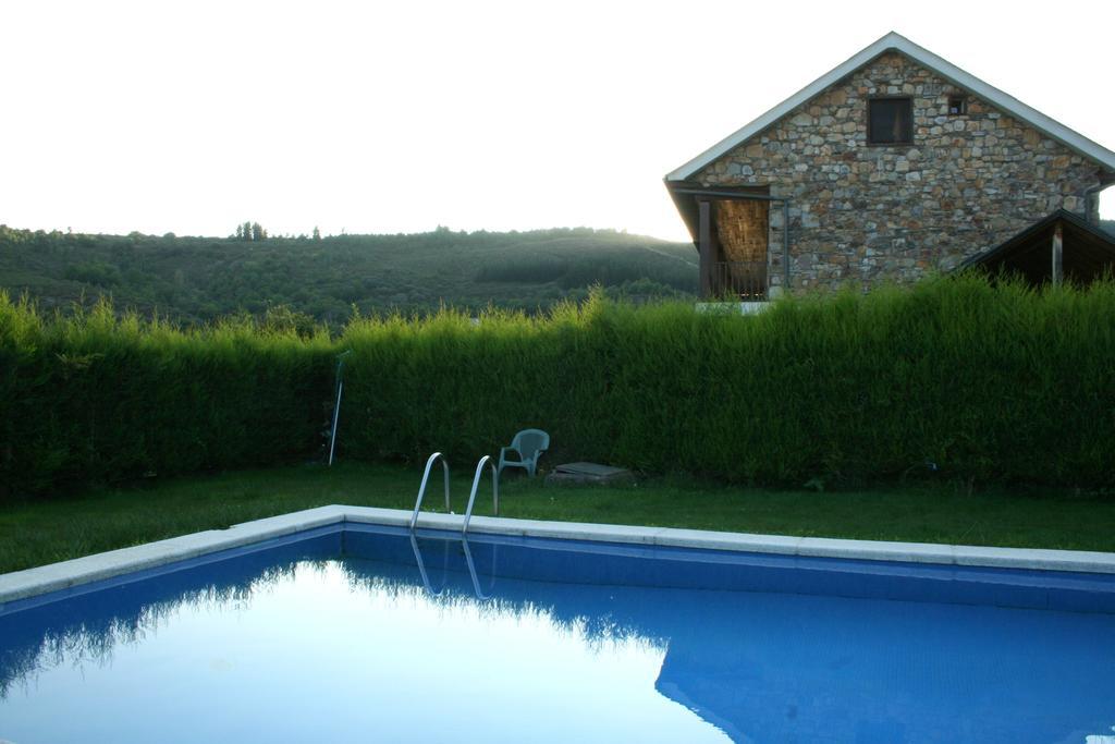 Alojamiento En Entorno Rural Los Trobos Villar de Otero Esterno foto