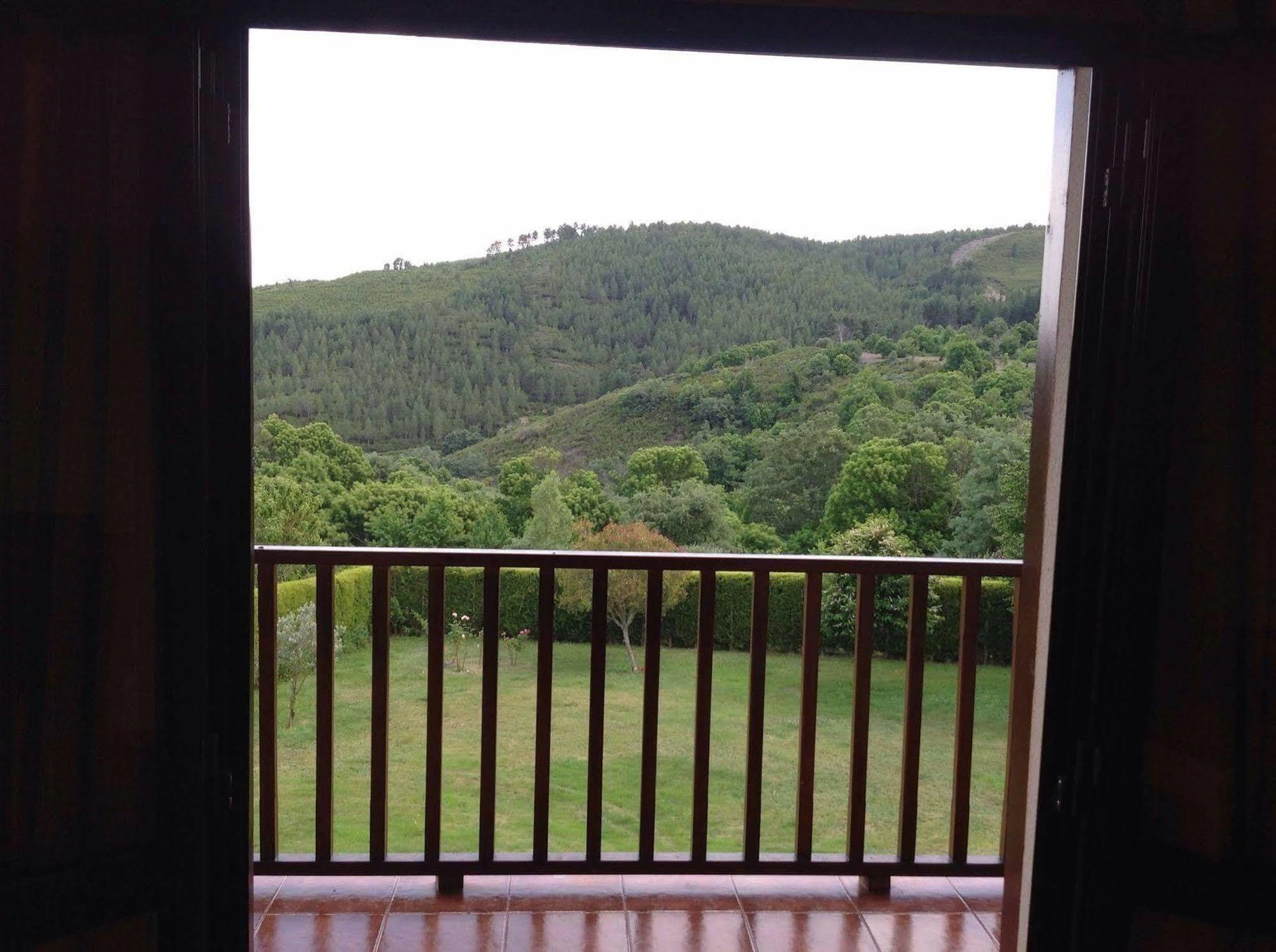 Alojamiento En Entorno Rural Los Trobos Villar de Otero Esterno foto